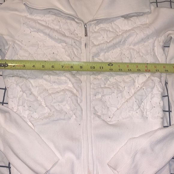 super cute white sweater with larger collar - Picture 10 of 12